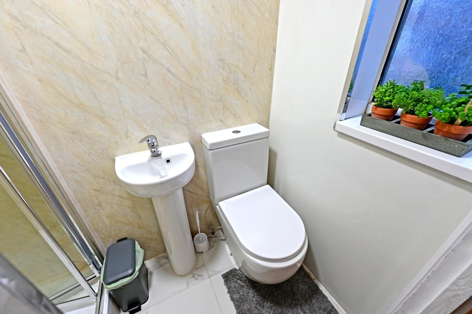 Exclusive Ensuite Escape Near The Mall Luton  Exterior photo